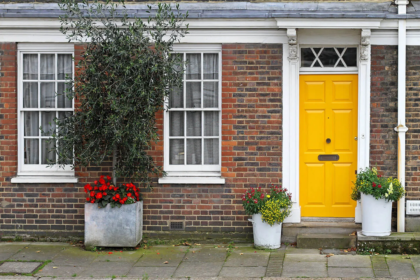 What should you look for in a new front door