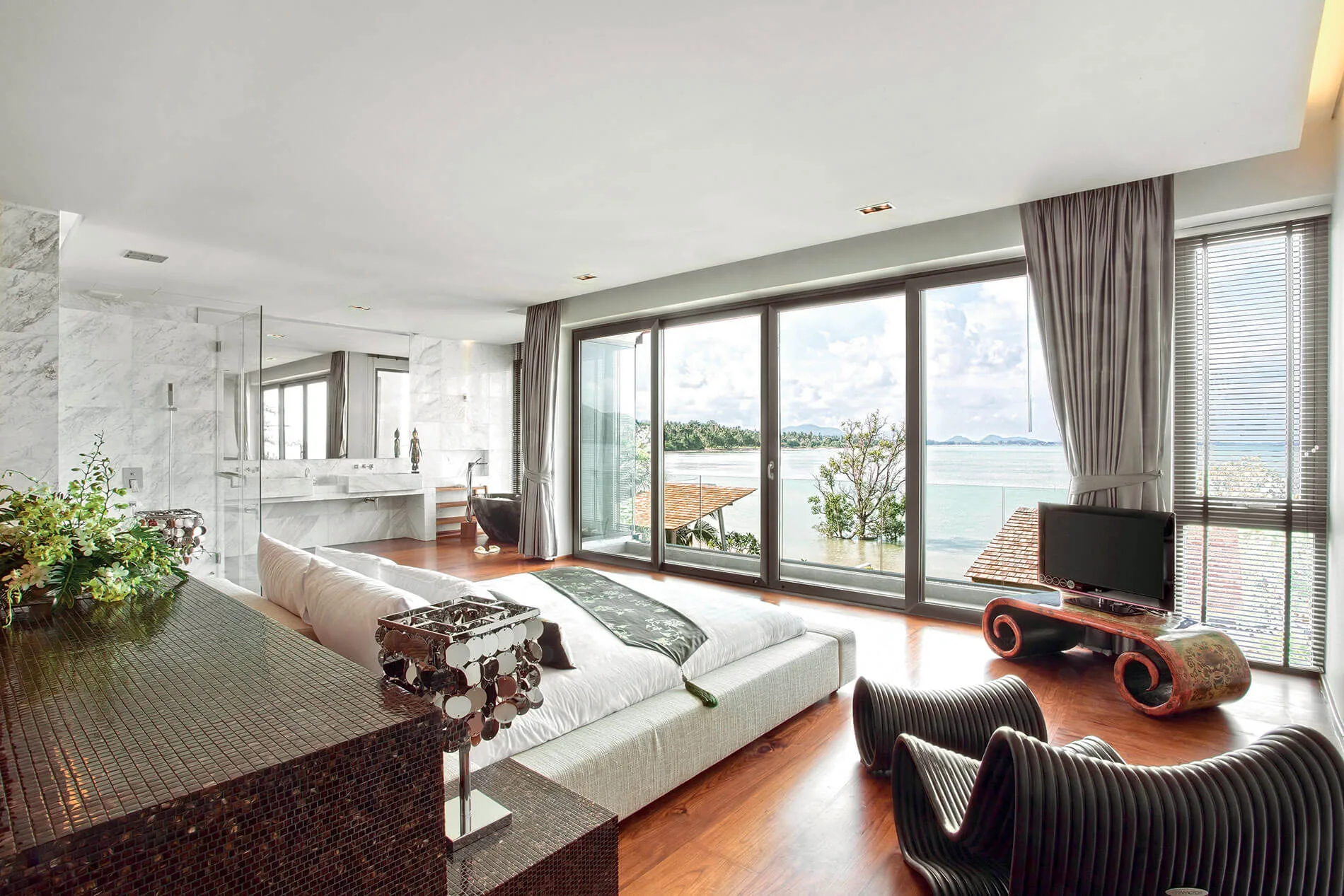 Choosing Between Bifold and Sliding Doors